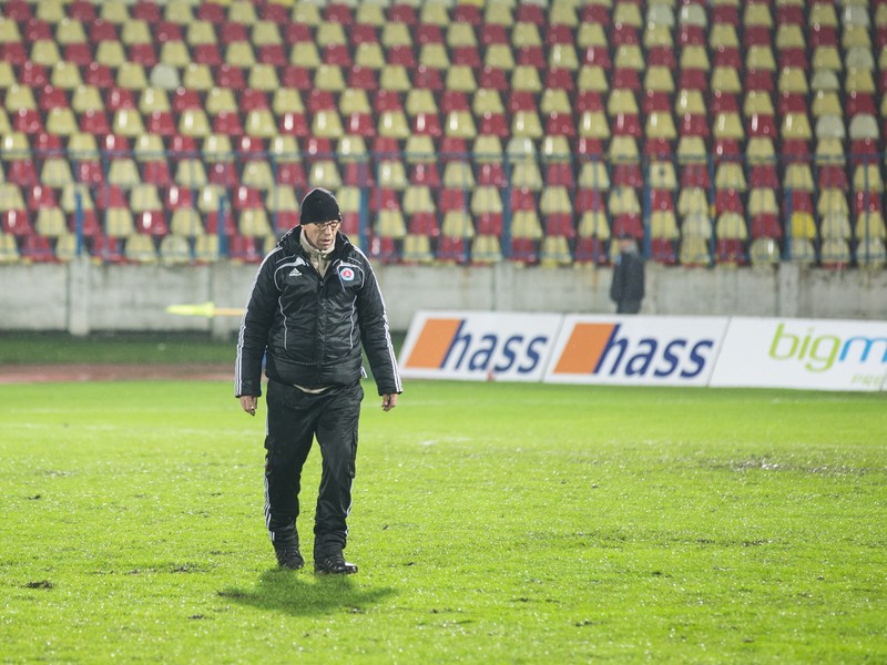 Pohľad na futbalový štadión Pasienky pred zrušeným zápasom 14. kola Fortuna ligy 2014/15 medzi ŠK Slovan Bratislava a FC Spartak Trnava