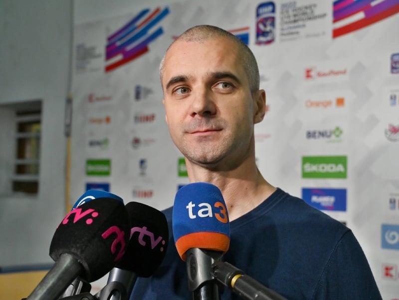 Tréner slovenskej hokejovej reprezentácie do 18 rokov Ivan Feneš 