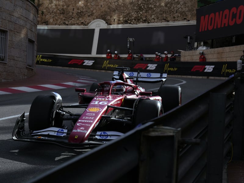 Charles Leclerc v monackých uličkách