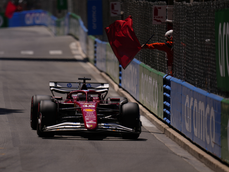 Monačan Charles Leclerc na Ferrari bol najrýchlejší v treťom tréningu pred Veľkou cenou Monaka