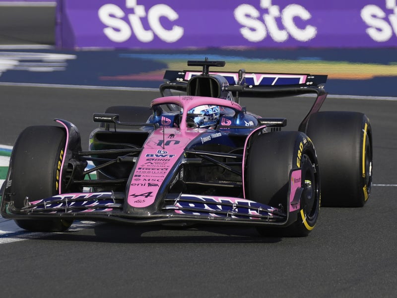 Francúzsky jazdec Pierre Gasly z Alpine bol najrýchlejší v prvom tréningu na Veľkú cenu Saudskej Arábie Formuly 1. 