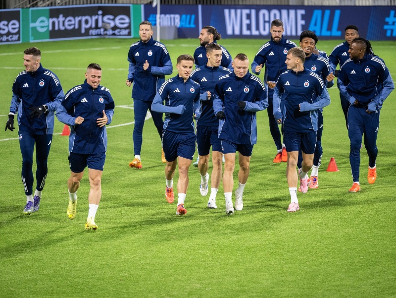 Futbalisti ŠK Slovan Bratislava počas tréningu pred štvrtkovým zápasom