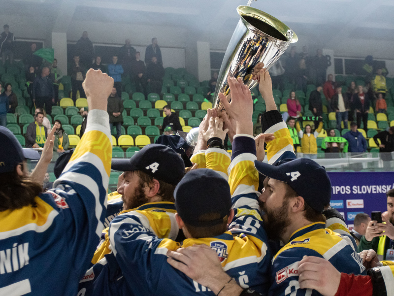 Radosť z finálového víťazstva hráčov HC 19 Humenné