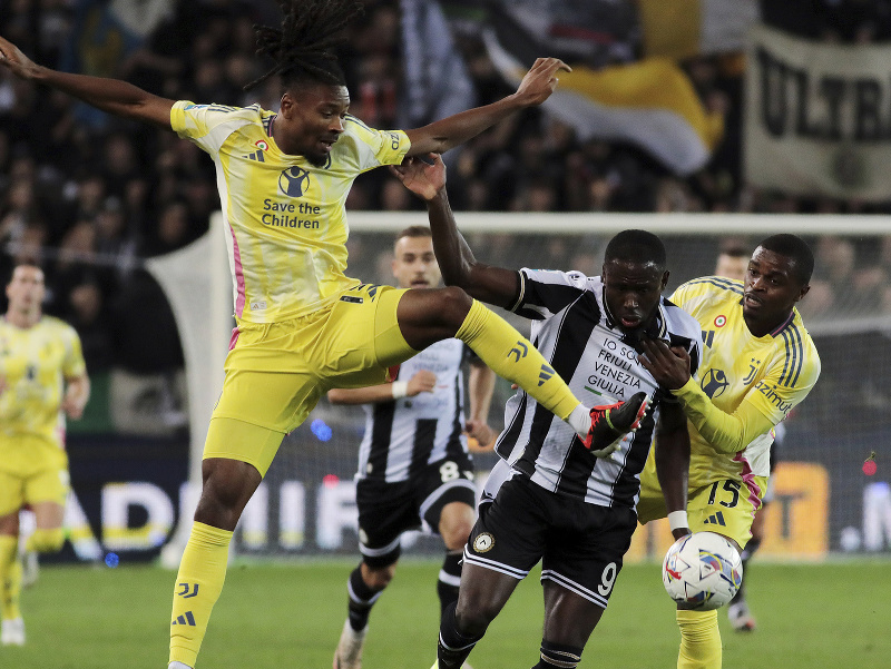 Khephren Thuram a Keinan Davis v súboji