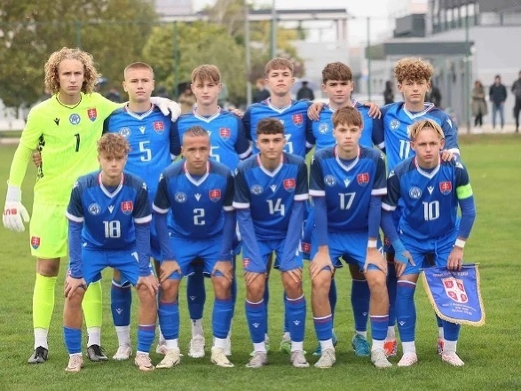 Futbalová reprezentácia Slovenska do 15 rokov pred zápasom proti Srbsku na turnaji UEFA Development