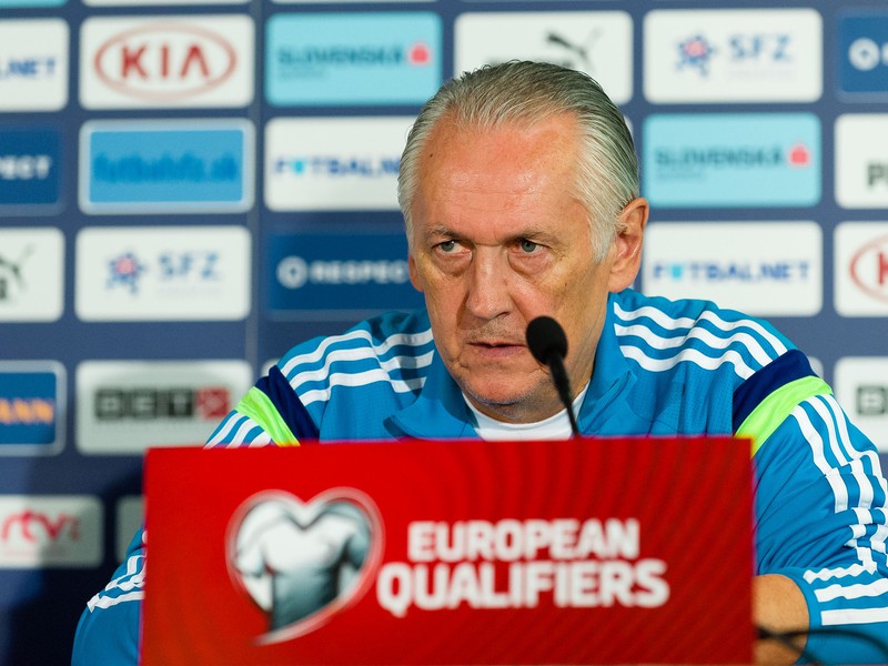 Tréner ukrajinskej reprezentácie Michail Fomenko počas tlačovej konferencie pred zápasom kvalifikácie ME 2016 so Slovenskom