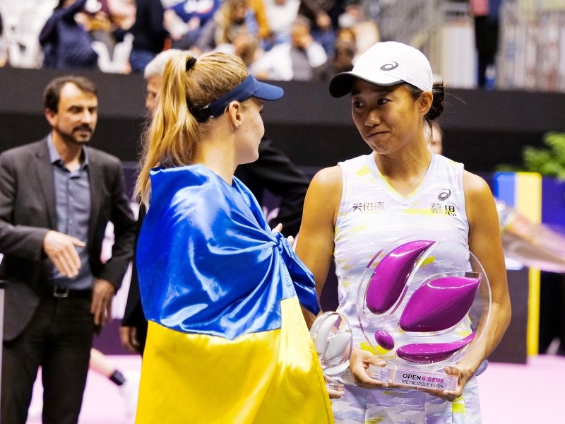 Čínska tenistka Šuaj Čang sa stala víťazkou dvojhry na turnaji WTA v Lyone. Vo finále zdolala ako nasadená osmička Ukrajinku Dajanu Jastremskú. 