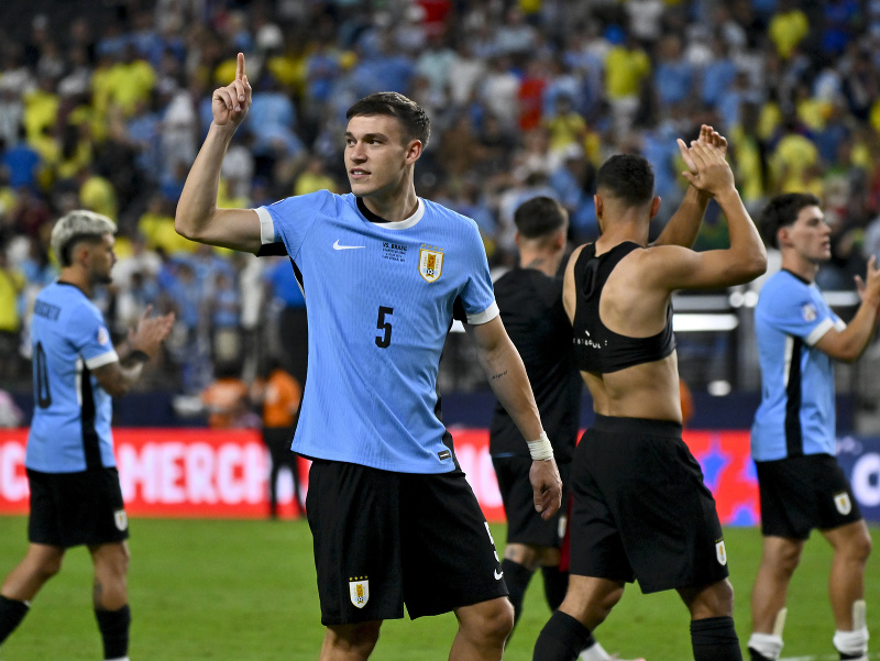  Manuel Ugarte v drese Uruguaja