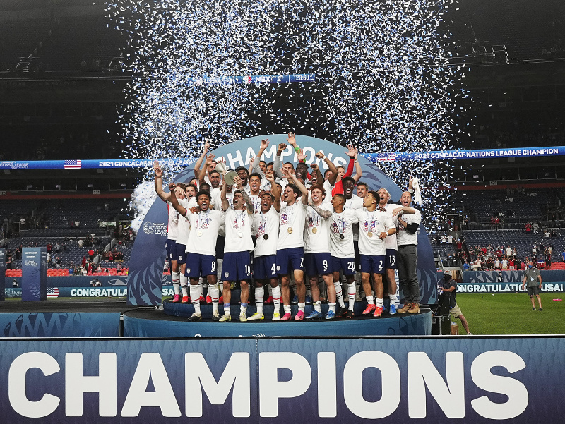 Americkí futbalisti sa tešia z víťazstva po finále premiérového ročníka Ligy národov zóny CONCACAF