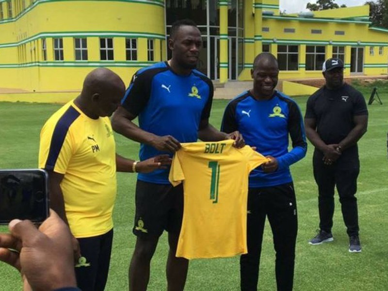 Usain Bolt podpísal zmluvu s juhoafrickým FC Mamelodi Sundowns
