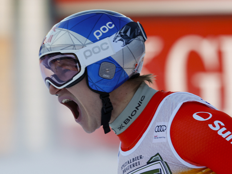 Marco Odermatt víťazí na zjazde vo Val Gardene