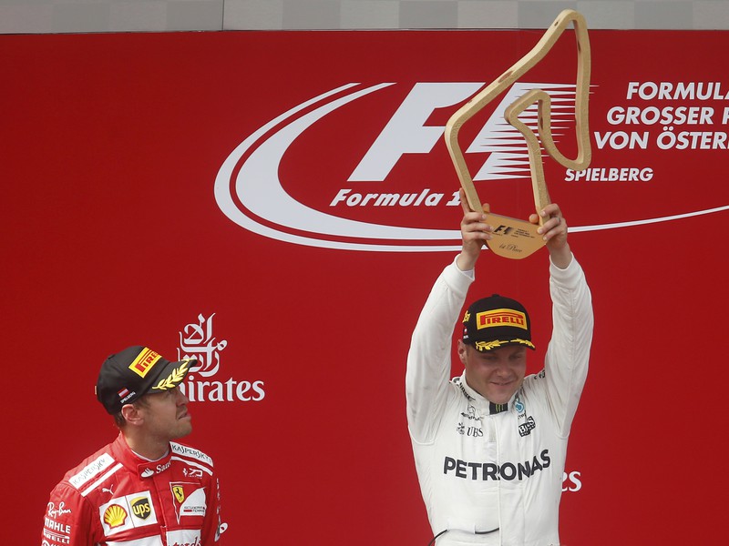 Valtteri Bottas oslavuje triumf