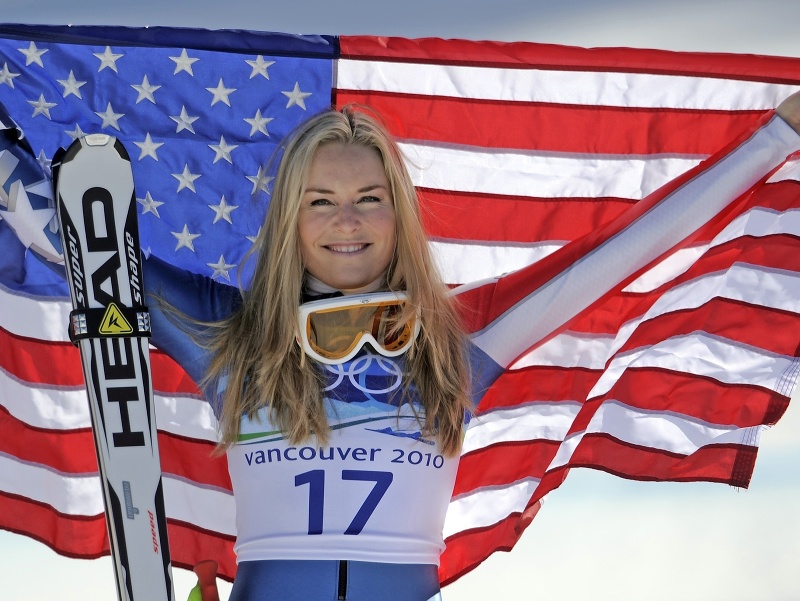 Na archívnej snímke z 20. februára 2010 americká lyžiarka Lindsey Vonnová sa raduje zo zisku bronzovej medaily v super-G na zimných olympijských hrách vo Whistleri