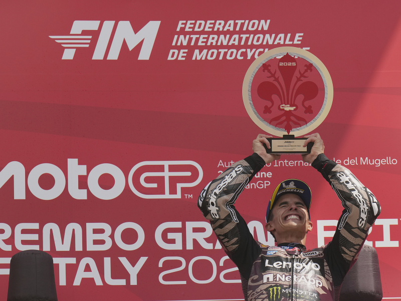 Marc Márquez oslavuje triumf na VC Talianska