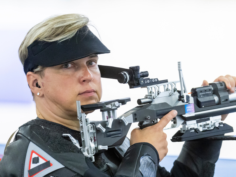 Slovenská reprezentantka v parastreľbe Veronika Vadovičová počas kvalifikácie vzduchovej pušky žien na 10 m v stoji v kategórii R2 na XVII. paralympijských hrách 2024