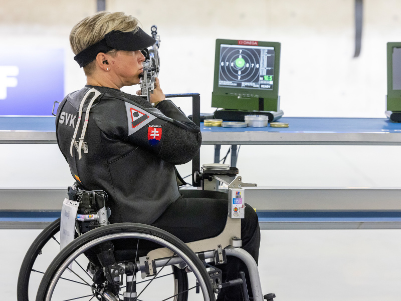 Slovenská reprezentantka v parastreľbe Veronika Vadovičová počas kvalifikácie vzduchovej pušky žien na 10 m v stoji v kategórii R2 na XVII. paralympijských hrách 2024