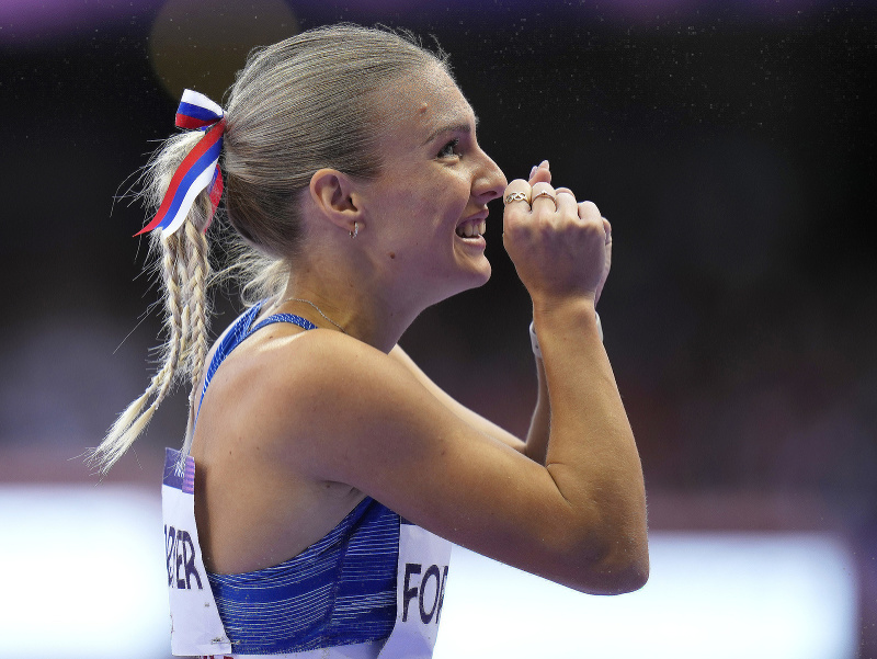 Slovenská šprintérka Viktória Forsterová reaguje po behu v oprave na 100 m cez prekážky žien v atletike na XXXIII. letných olympijských hrách v Paríži