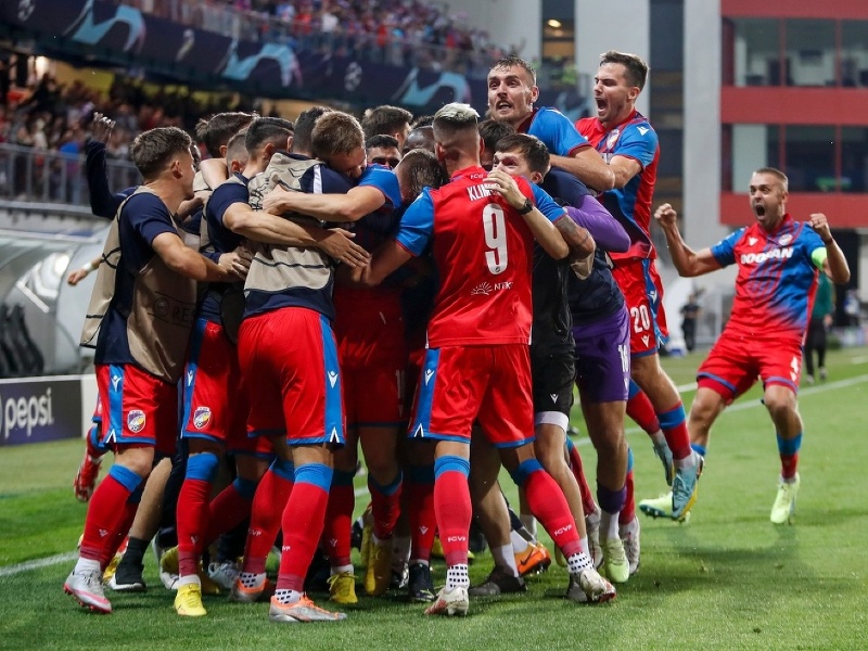 Futbalisti Viktorie Plzeň oslavujú postup do skupiny Ligy majstrov