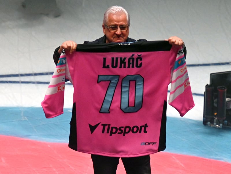 Hokejová legenda Vincent Lukáč počas exhibičného zápasu All Star Legendy