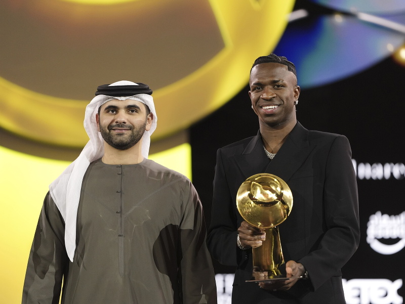 Vinícius Junior s trofejou