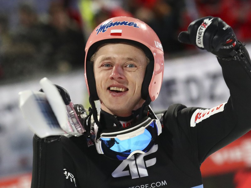 Dawid Kubacki sa stal celkovým víťazom 68. ročníka Turné štyroch mostíkov