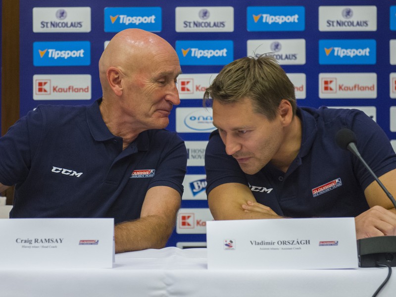Na snímke zľava nový tréner slovenskej hokejovej reprezentácie Craig Ramsay a asistent trénera Vladimír Országh