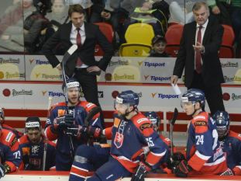 Slovenská hokejová reprezentácia počas súboja na Euro Hockey Challenge