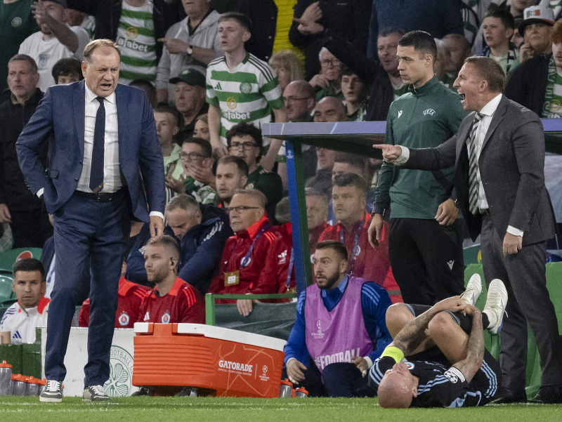 Na snímke zľava tréner ŠK Slovan Bratislava Vladimír Weiss st., na trávniku leží kapitán ŠK Slovan Bratislava Vladimír Weiss ml. a tréner Celtic FC Brendan Rodgers