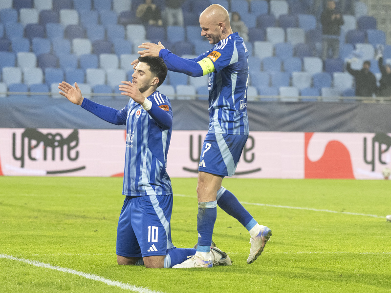 Na snímke zľava Marko Tolič a Vladimír Weiss ml. (obaja Slovan) sa tešia z gólu