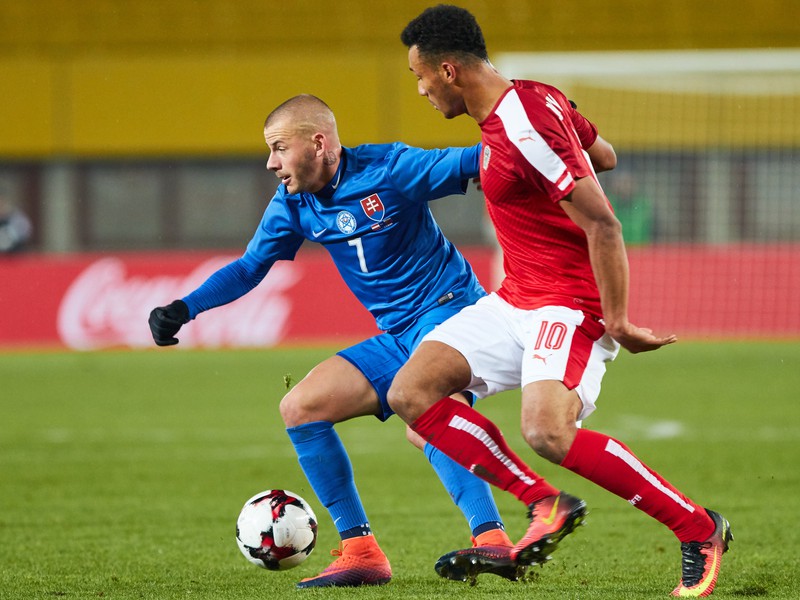 Vladimír Weiss zo Slovenska a Karim Onisiwo z Rakúska