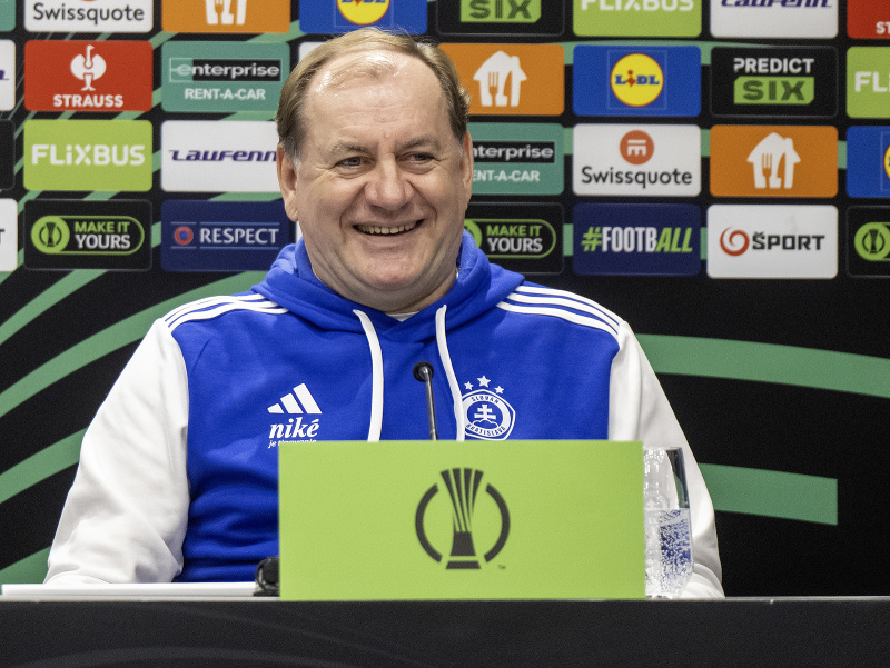 Na snímke tréner futbalistov ŠK Slovan Batislava Vladimír Weiss st.