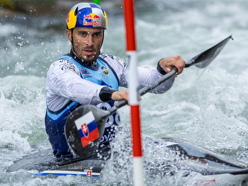 Na snímke Jakub Grigar preteká v kategórii K1 mužov počas 77. ročníka Medzinárodného tatranského slalomu