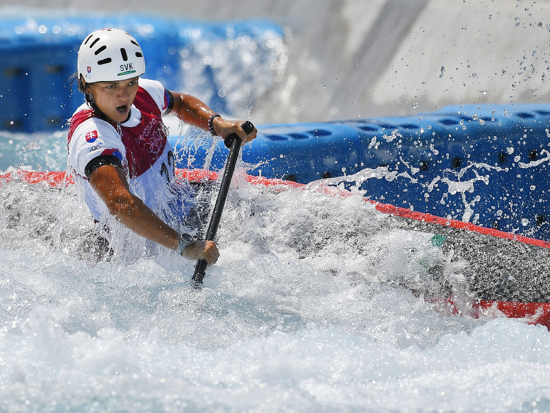 Na snímke slovenská reprezentantka vo vodnom slalome Monika Škáchová v kvalifikačnej jazde v kategórii C1 počas XXXII. letných olympijských hier v Tokiu