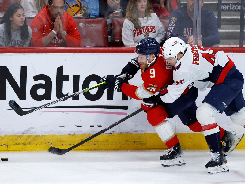 Sam Bennett a Martin Fehérváry 