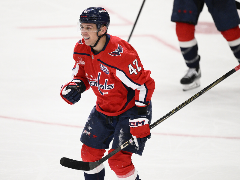 Slovenský obranca Martin Fehérváry v drese Washingtonu Capitals