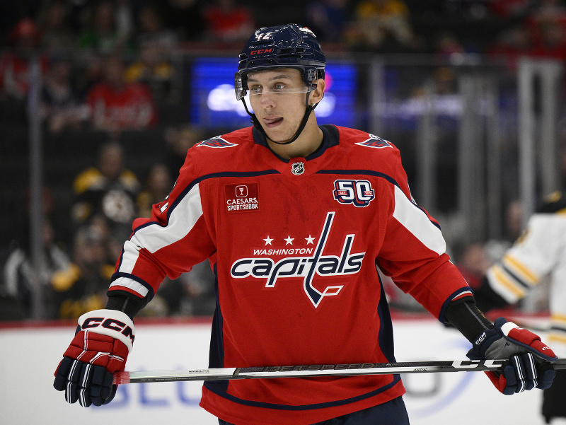 Slovenský obranca Martin Fehérváry v drese Washingtonu Capitals