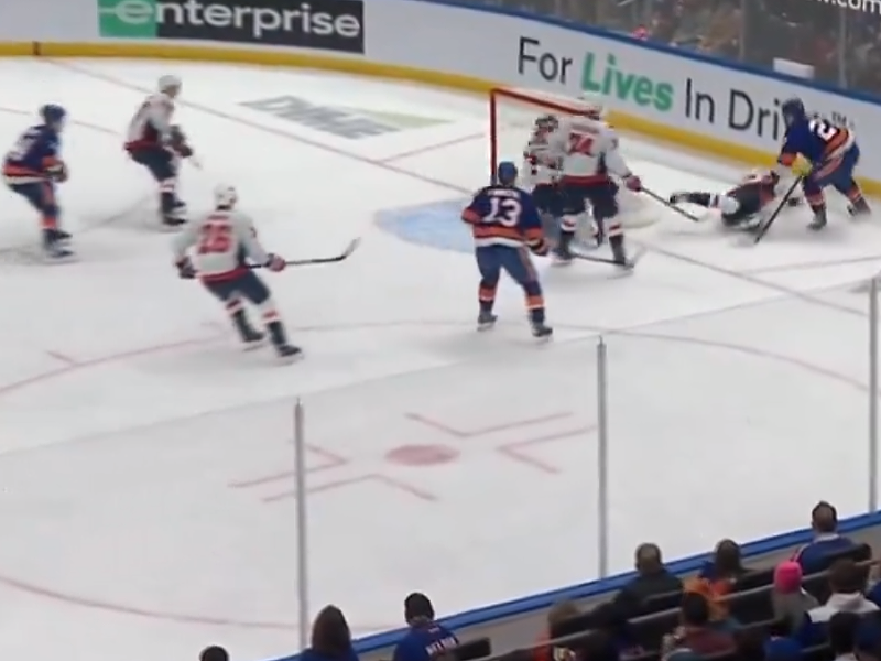 Martin Fehérváry nedohral zápas na ľade New Yorku Islanders