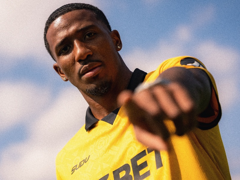 Jackson Tchatchoua prestúpil z Hellasu Verona do Wolverhamptonu Wanderers