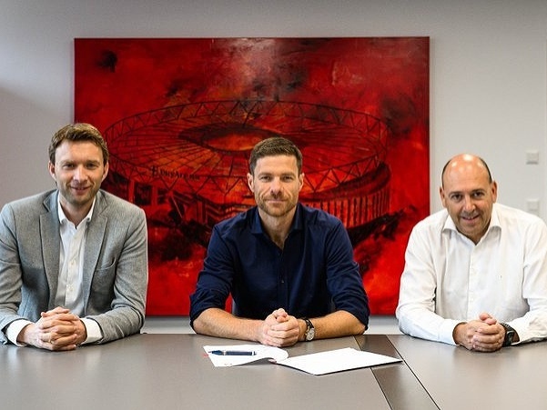 Xabi Alonso predĺžil zmluvu s Leverkusenom