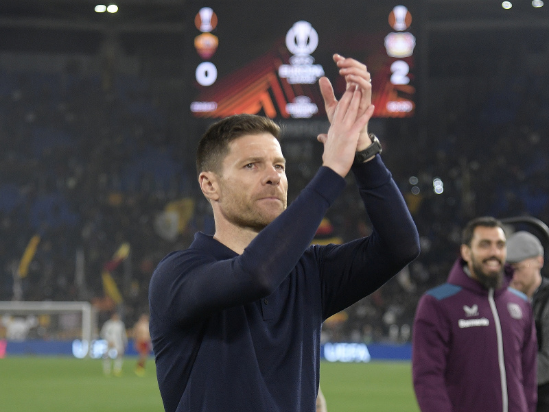 Spokojný Xabi Alonso tlieska fanúšikom