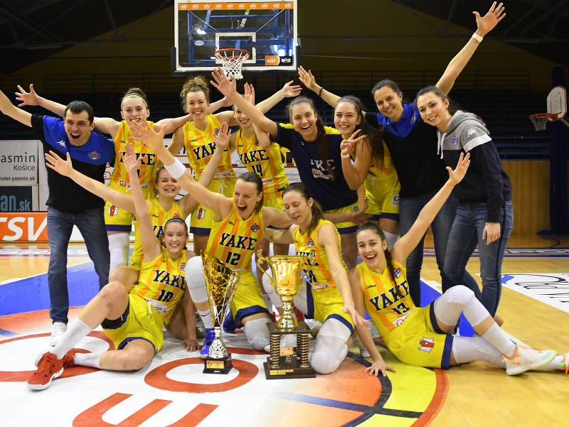 Na snímke tím Young Angels Košice zvíťazil vo finále SP v basketbale žien, Young Angels Košice - Piešťanské Čajky