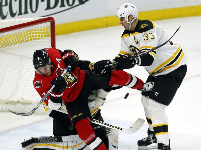 Kyle Turris a Zdeno Chára