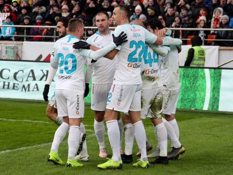 Hráči Zenitu oslavujú gól