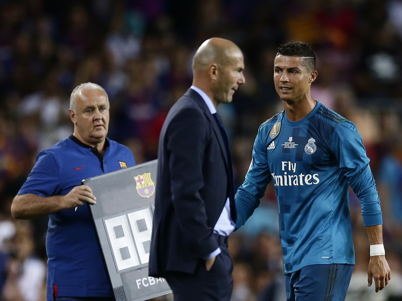 Dvaja kľúčoví muži Realu Madrid - Zinedine Zidane a Cristiano Ronaldo
