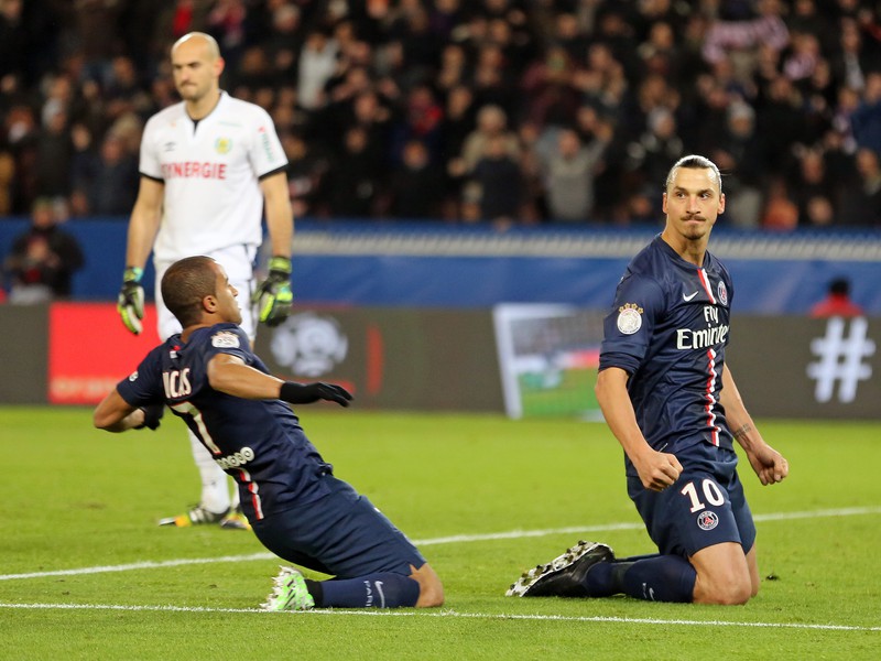 Zlatan Ibrahimovič oslavuje gól proti Nantes