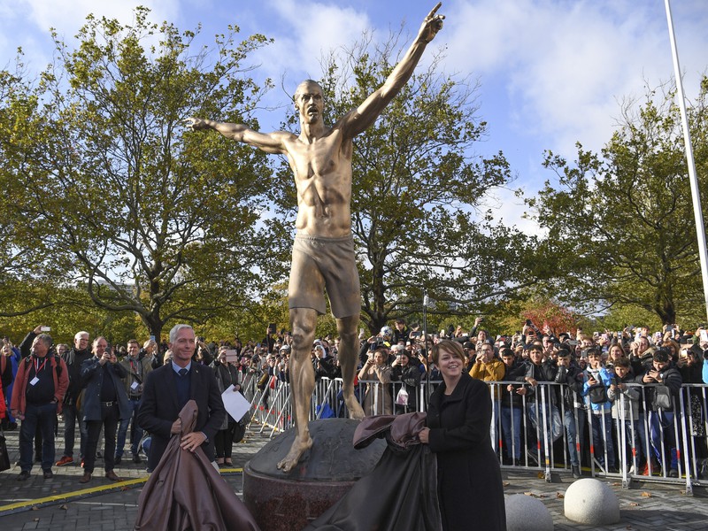 Zlatan Ibrahimovič má v rodnom meste Malmö bronzovú sochu s vlastnou podobizňou