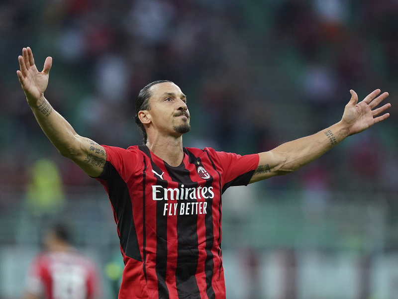 Zlatan Ibrahimovič oslavuje gól do siete Lazia 