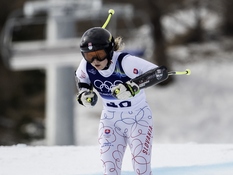 Na snímke slovenská lyžiarka Rebeka Jančová počas super-G žien na zimných olympijských hrách Milano-Cortina 