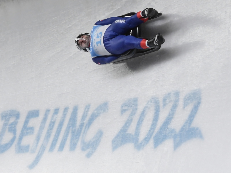 Na snímke slovenský sánkar Jozef Ninis v 1. jazde v súťaži mužov na zimných olympijských hrách ZOH 2022 v Pekingu