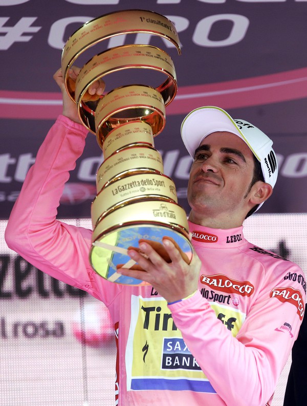 Alberto Contador s trofejou